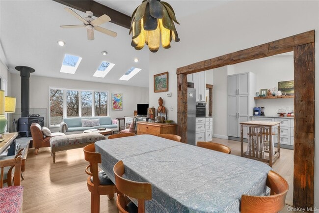 Photo - 20 Cedar Rd E