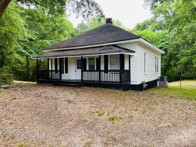 Building Photo - Cute as a button! 2 bed, 1 full bath, renovated cottage, hardwood floors, large porch, lots of ch...