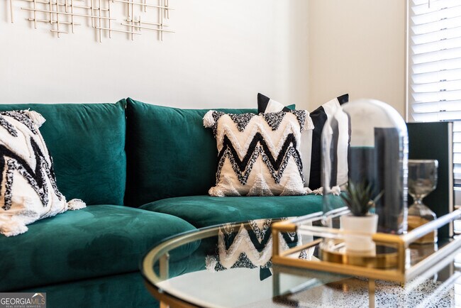 Photo - 907 White St SW