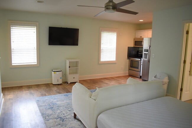 Photo - 393 Whisper Park Dr