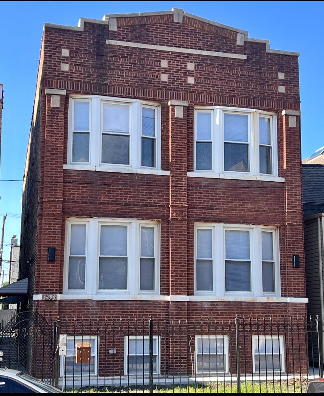 Building Photo - 3236 W Cortez St Unit 2