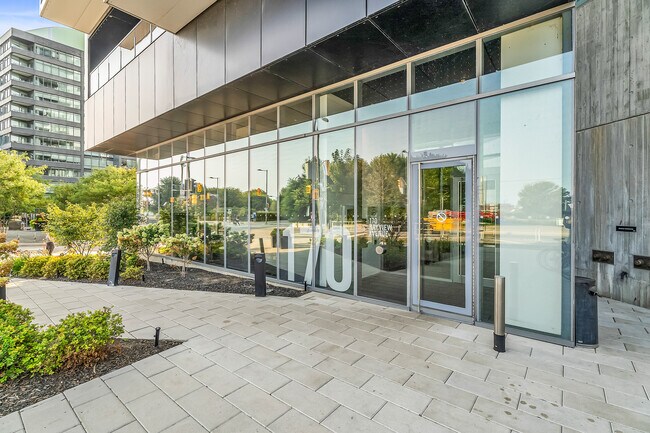 Photo - 170 Bayview Ave