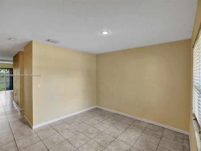 Photo - 425 NW 40th Ct