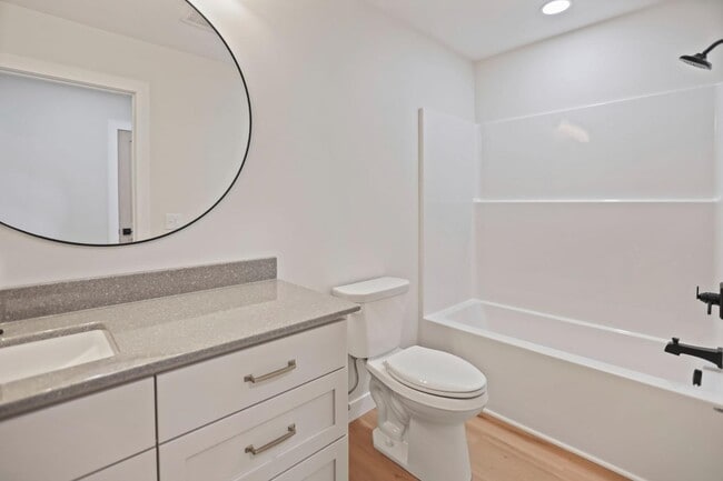 Photo - 614 6th St NW