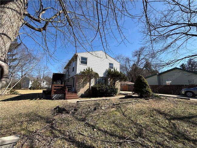 Photo - 675 Wright St