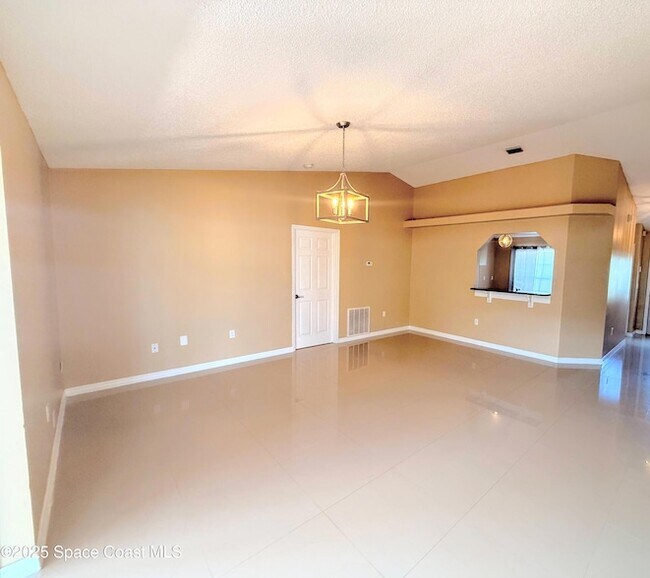 Photo - 2075 4th Ave SW