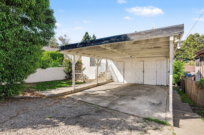 Photo - 14772 Midland Rd