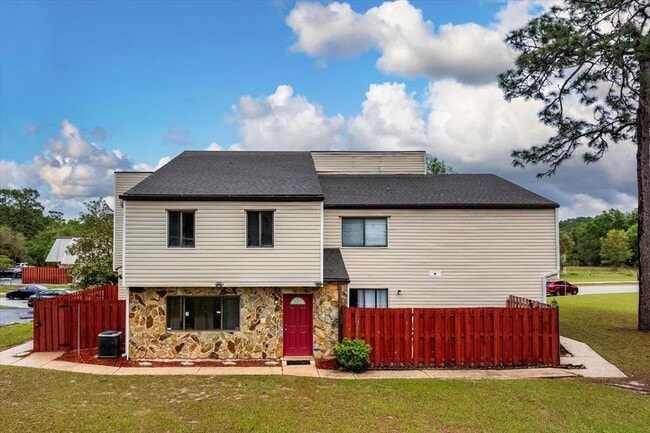 Building Photo - 2134 NE 45th Ave