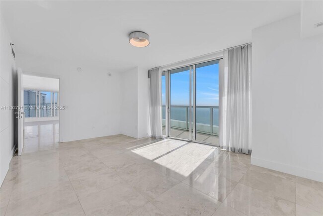 Photo - 465 Brickell Ave Unit 4201