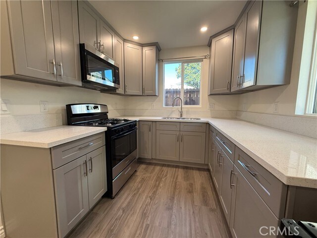 Photo - 5667 Ensign Ave