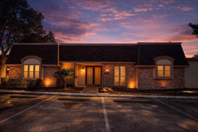 Photo - 2920 Cambridge Ln