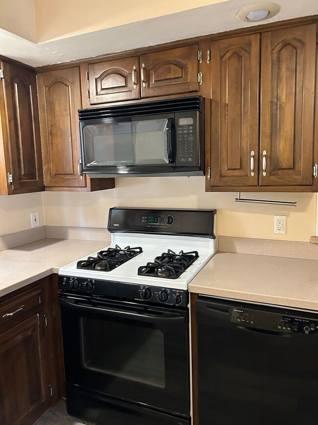 Photo - Spacious Colonial For Rent in Lyndhurst