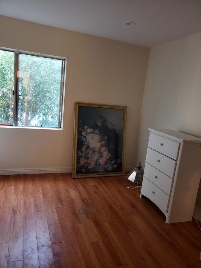 Photo - 5460 White Oak Ave Unidad A113 Rental