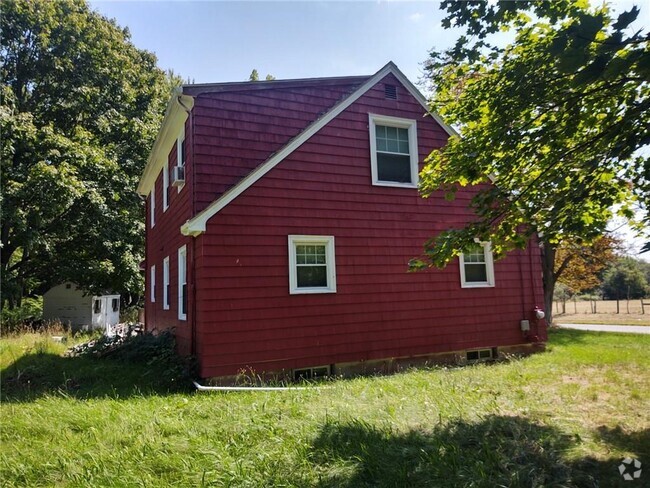 Building Photo - 62 Chestnut St Rental