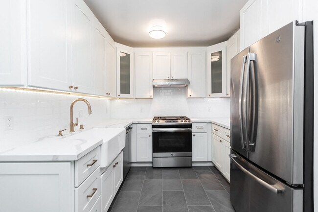 Photo - 2275 Broadway