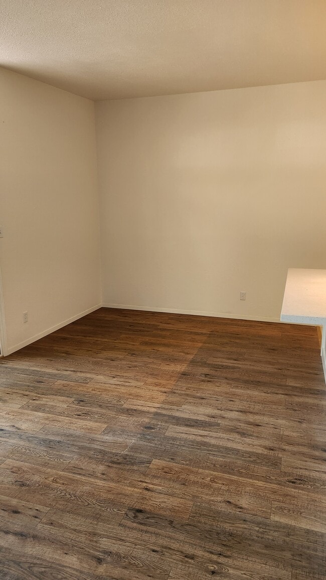 Photo - 948 J Street