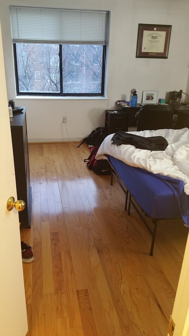 Photo - 1933 Commonwealth Ave