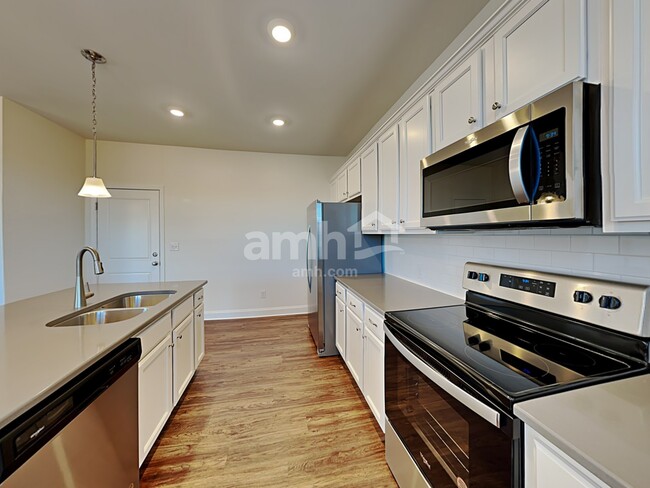 Photo - 108 Larragan Dr