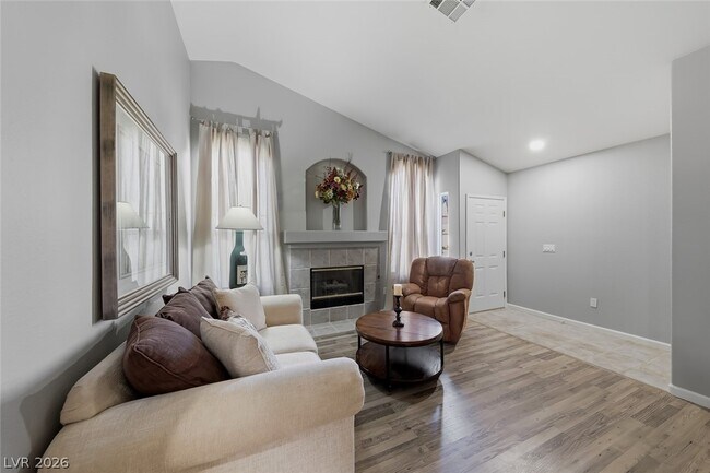 Photo - 833 Glitter Glen Ct