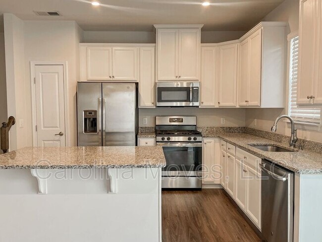 Photo - 415 Huntingdale Pl