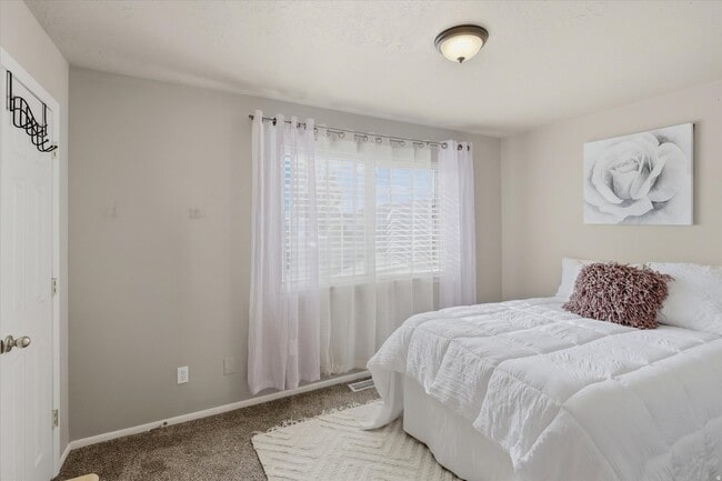 Photo - 147 W 1190 N