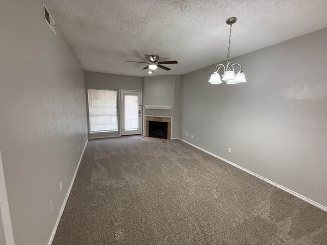 Photo - 9601 Forest Ln Unidad 414