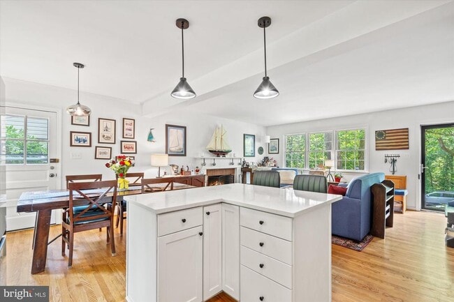 Photo - 809 E Timber Branch Pkwy