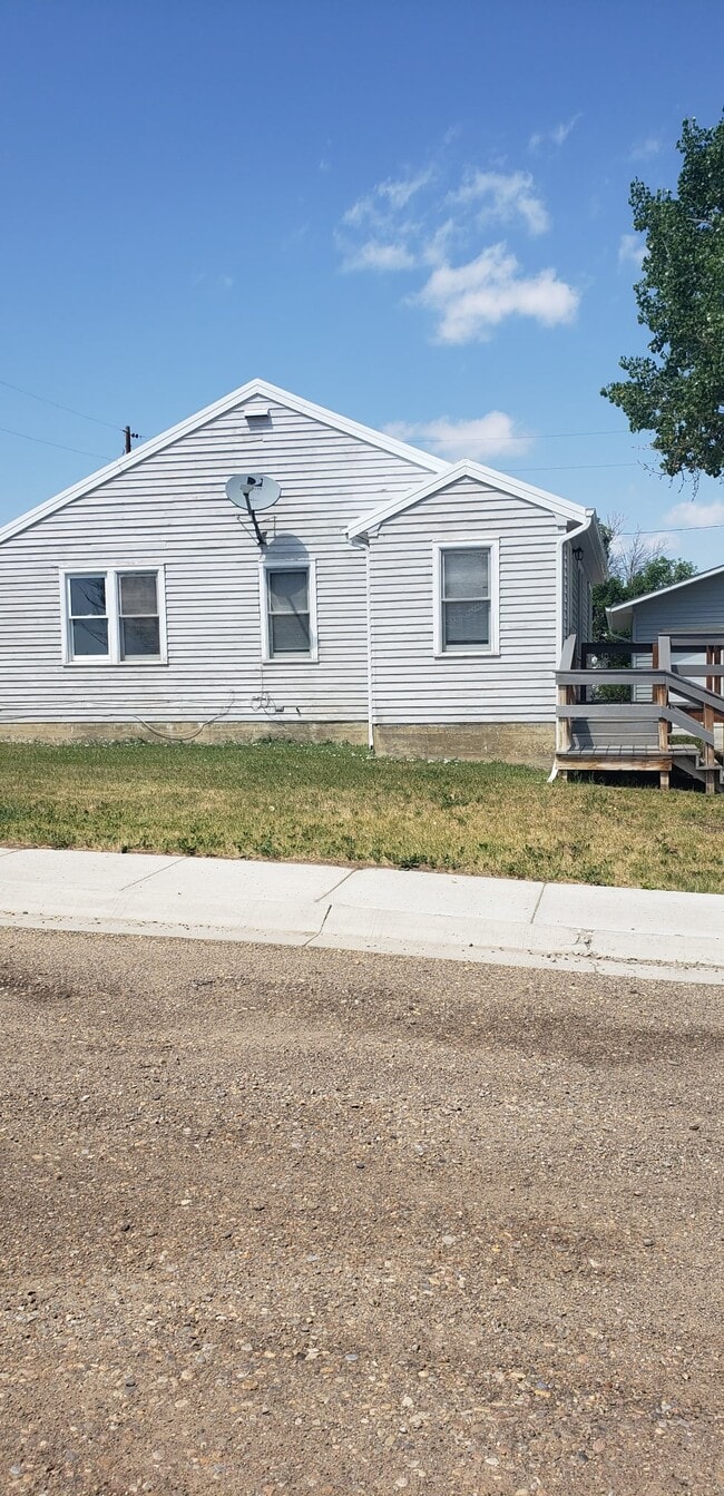 Building Photo - 33 W 5th St S