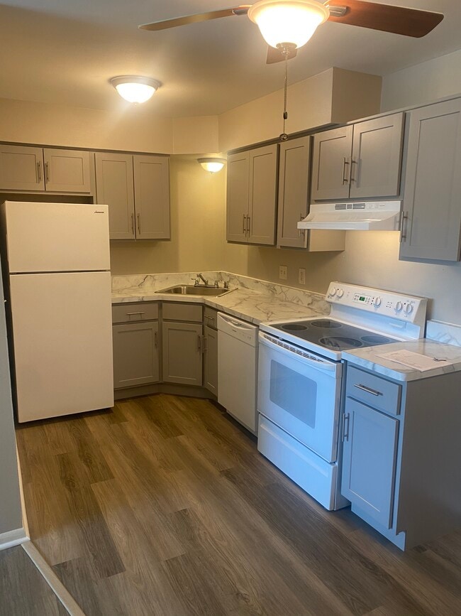 Kitchen - River Park Apartments