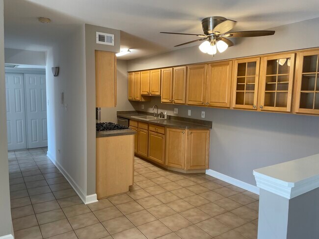 Photo - 1609 N Windsor Dr Unidad 203