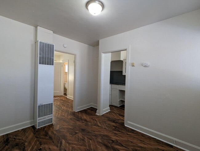 Photo - Great 1 bed/1 bath apartment with solid su...