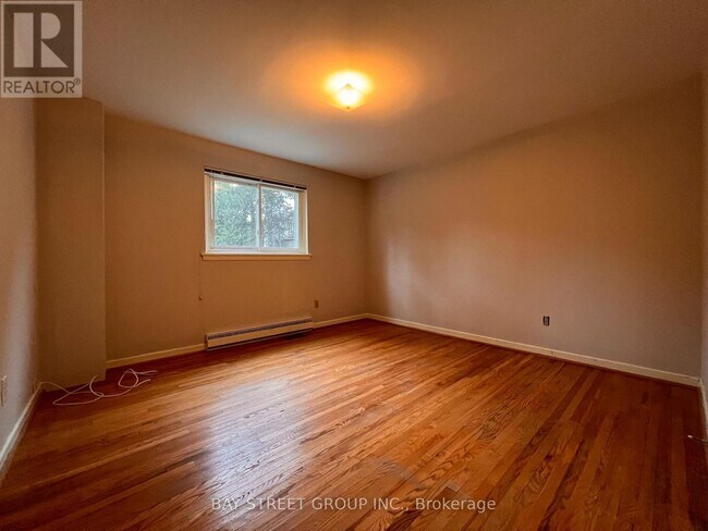 Photo - 3195 Valmarie Ave