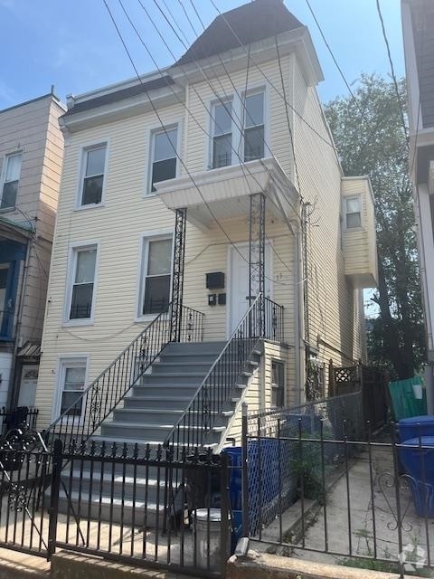 Building Photo - 15 Irving St Unit 1 Rental