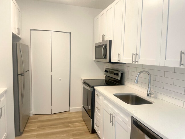 9888 Kamena Cir