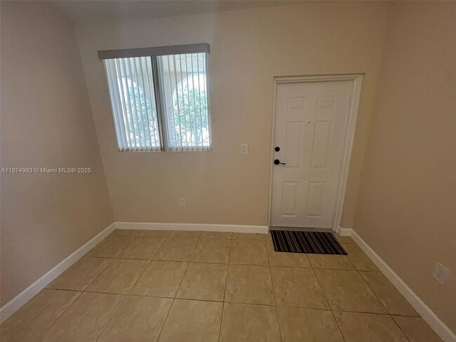 Photo - 1536 SE 26th St Unidad 205