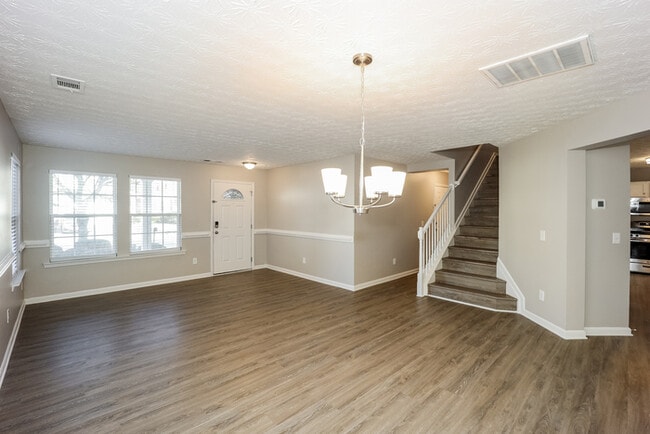 Photo - 5601 Sable Way