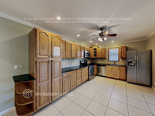 Photo - 7789 Courtyard Run W