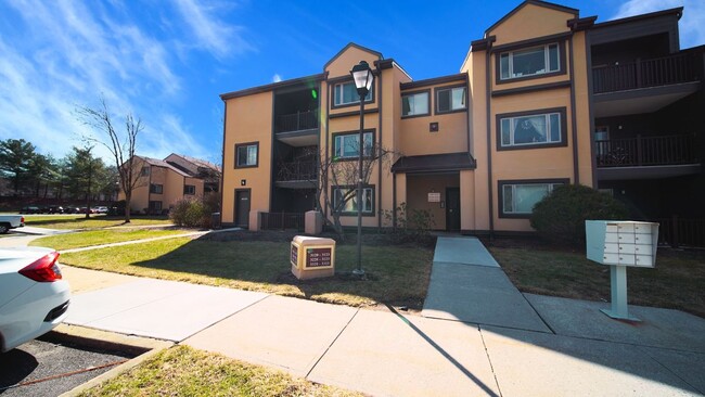 Building Photo - 3120 Sayre Dr Rental