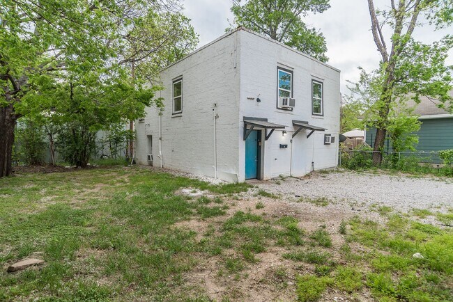 Photo - 2737 Stuart Dr Unit 2737 Stuart #2 - Back