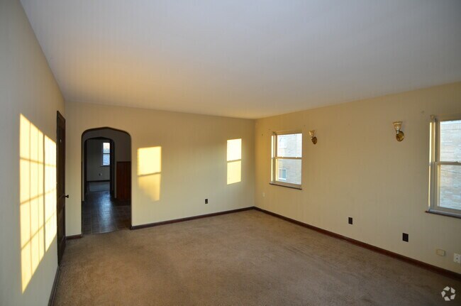 Building Photo - 7456 Edgemont Rd Unit 3 Rental