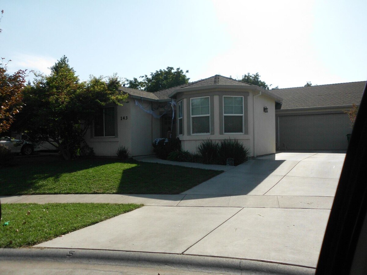 Photo - 143 Mandalay Ct
