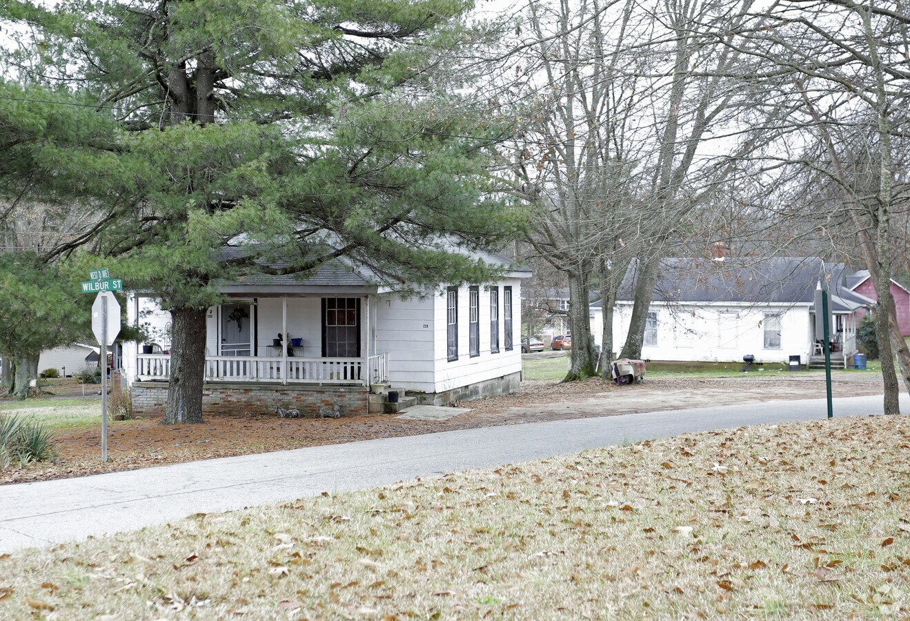 Photo - 501 W D Ave