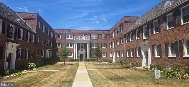 Building Photo - 2107 Fort Davis St SE Unit 202