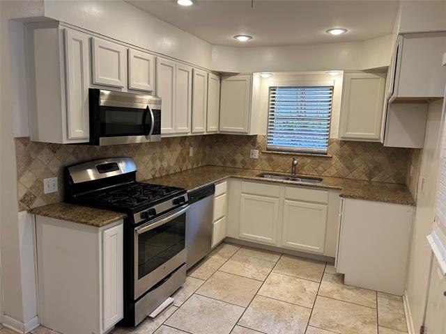 Photo - 888 Berkinshire Dr