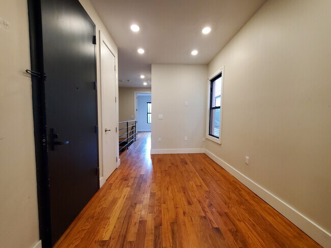 Unit 1B - 152 Boyd Ave Unit 1