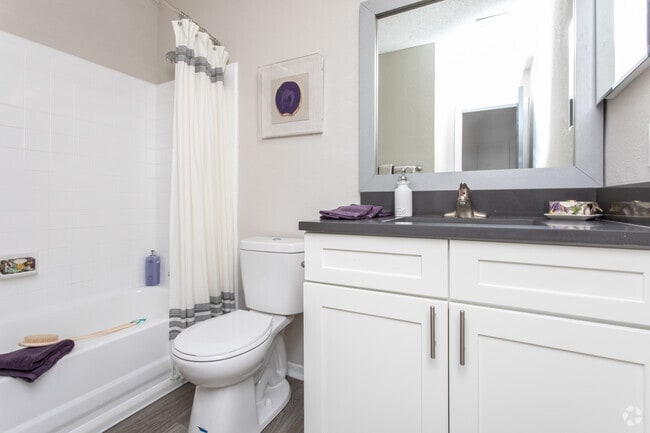 2BR, 2BA - 1072SF