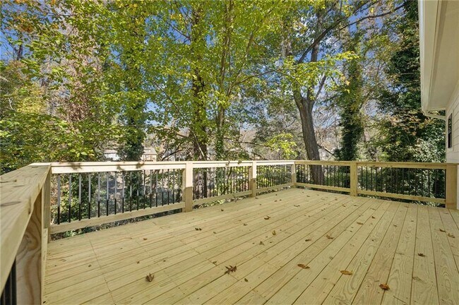 Photo - 1917 Thompson Ave