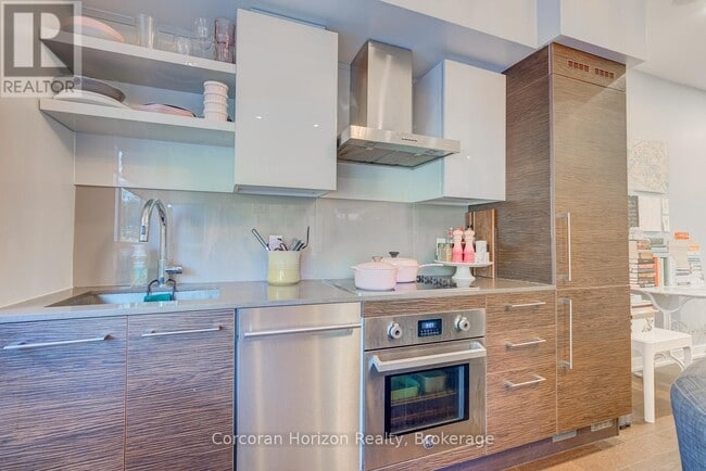 Photo - 1030 King St W Unité 124