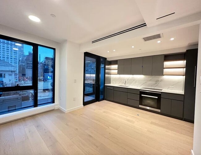 300 W 30th St Unit 7A