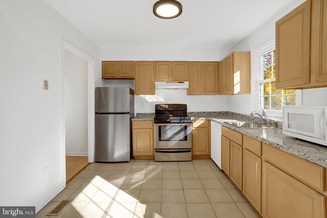 Photo - 9911 Whitewater Dr